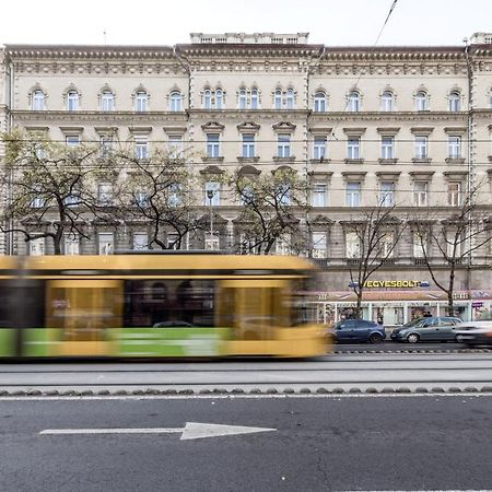 Apartamento Charming Downtown Hideaway Steps From New York Cafe! Budapest Exterior foto