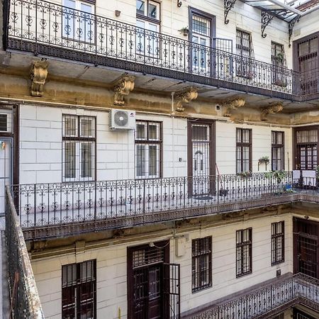 Apartamento Charming Downtown Hideaway Steps From New York Cafe! Budapest Exterior foto