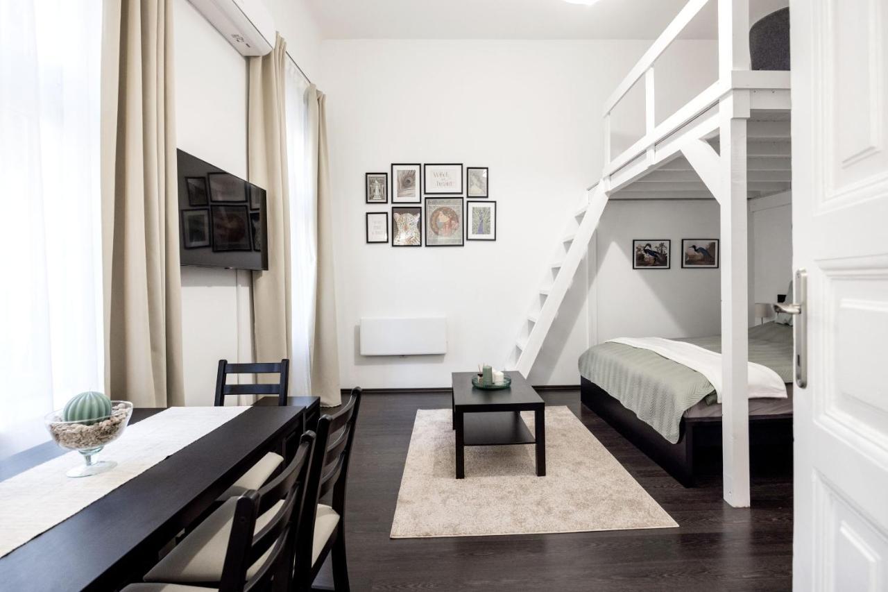 Apartamento Charming Downtown Hideaway Steps From New York Cafe! Budapest Exterior foto