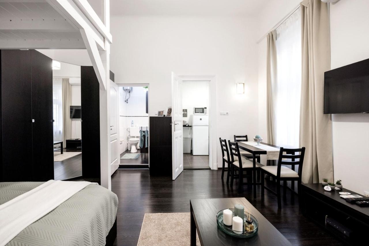 Apartamento Charming Downtown Hideaway Steps From New York Cafe! Budapest Exterior foto