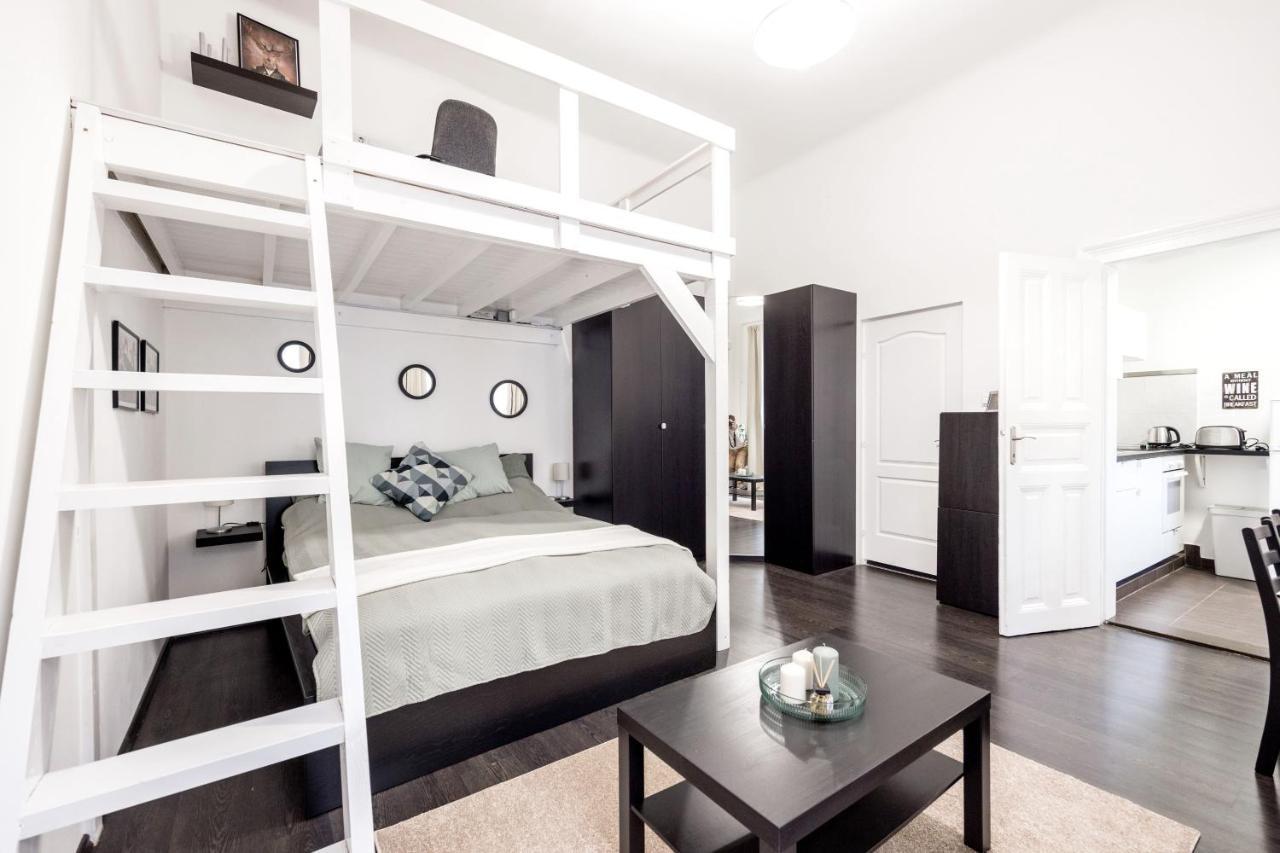 Apartamento Charming Downtown Hideaway Steps From New York Cafe! Budapest Exterior foto